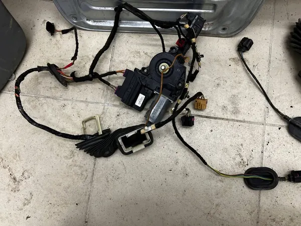 VW T5 Sähkölasi-Kitti Paneeleilla image 8