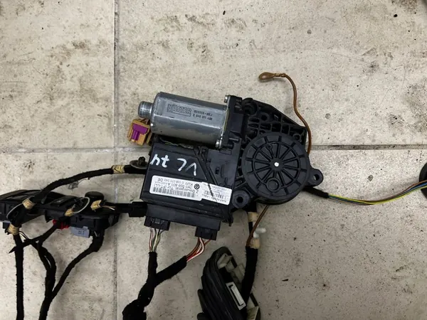 VW T5 Sähkölasi-Kitti Paneeleilla image 9