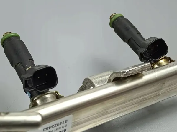 Conduto combustível Jeep Cherokee OEM 04627892AB - Usado image 3