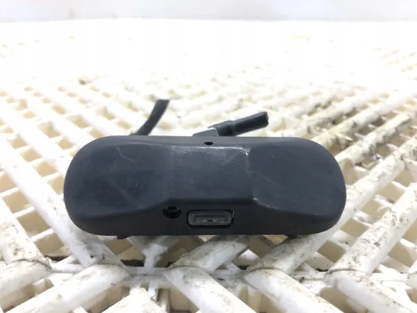 Vindrute Tvättmunstycke VW Passat B8 image 1