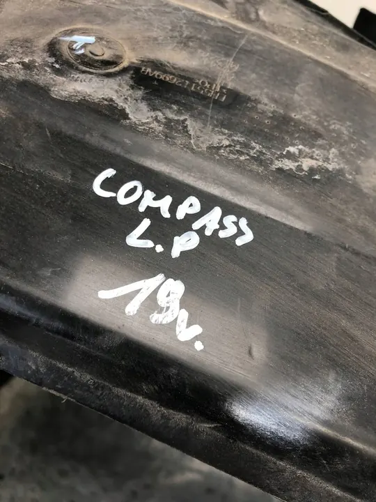 Vasen Etulokasuoja Jeep Compass II 55112699AB image 9