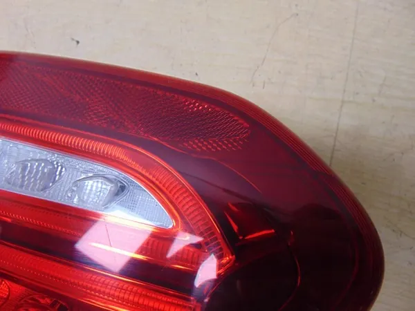MERCEDES C-KLASA W205 KOMBI - RECHTER ACHTERLICHT LED image 7