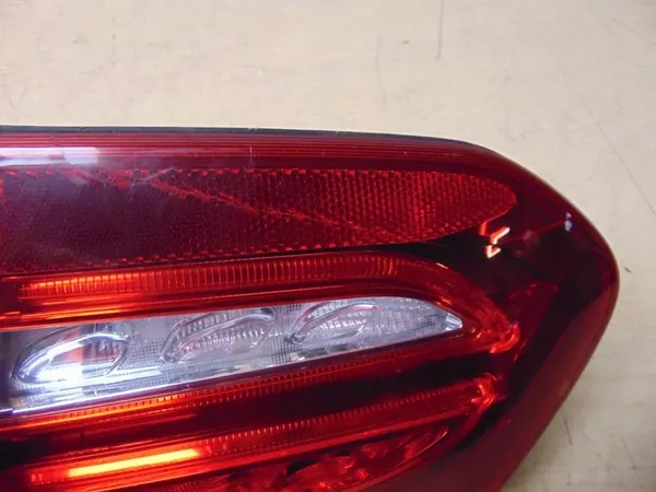 MERCEDES C-KLASA W205 KOMBI - RECHTER ACHTERLICHT LED image 9