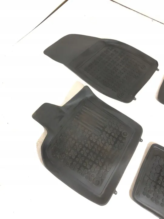 Tapis auto Volvo V50 OEM 39807168 - Occasion image 4