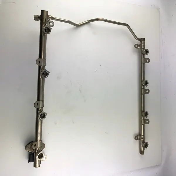 Brandstofrail Mercedes V8 AMG 6.2 C63 6.3 E63 image 2