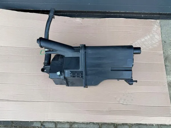Öljysäiliö Mercedes GT W190 AMG OEM A1781800300 image 3