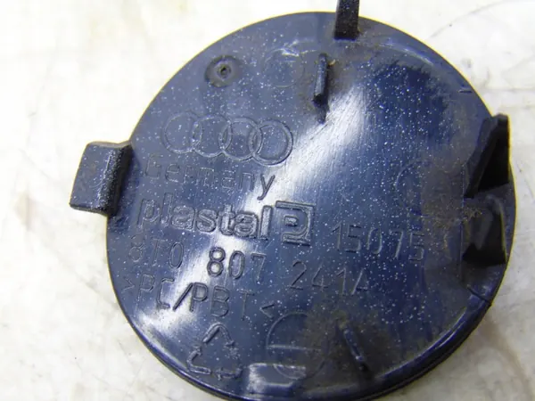 Bouchon de pare-chocs Audi A5 8T pour crochet OEM 8T0807241A image 4