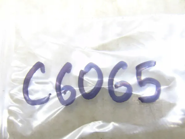 Bouchon de pare-chocs Audi A5 8T pour crochet OEM 8T0807241A image 5