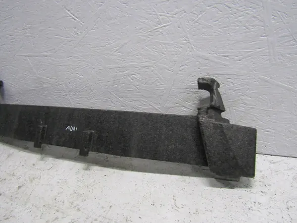 Audi A4 B8 Etupuskuri Täyttö 8K0807550K image 2