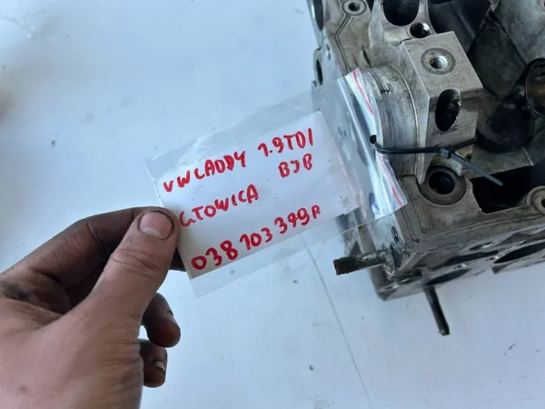 Culasse Moteur OEM 038103373R pour VW Passat B6 image 7