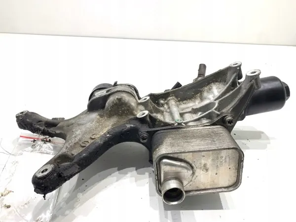 Öljynsuodattimen Pohja OEM 06L903143D Audi A3 8V 2.0 image 3