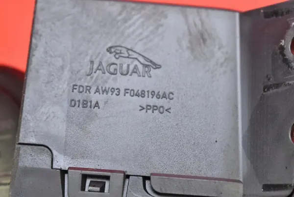 AW93-F048196-A Middenconsole drinkhouder Jaguar XJ image 7