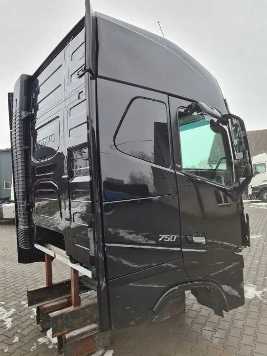 Cabine complète VOLVO FH 16 EURO 6 - Modèle 2018 d'occasion image 10