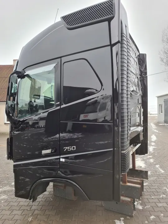 Cabine complète VOLVO FH 16 EURO 6 - Modèle 2018 d'occasion image 6