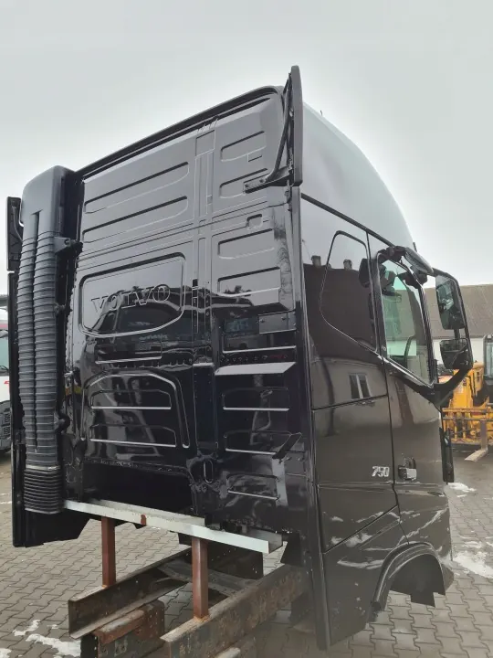 Cabine complète VOLVO FH 16 EURO 6 - Modèle 2018 d'occasion image 9