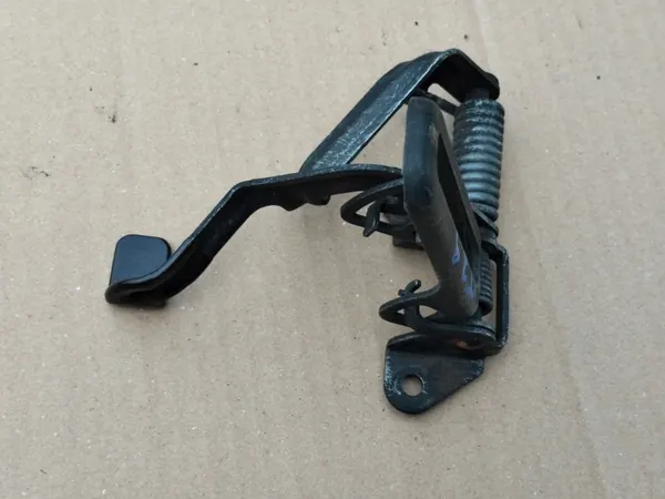 Verrou de Capot Toyota T29 OEM - État Utilisé image 2