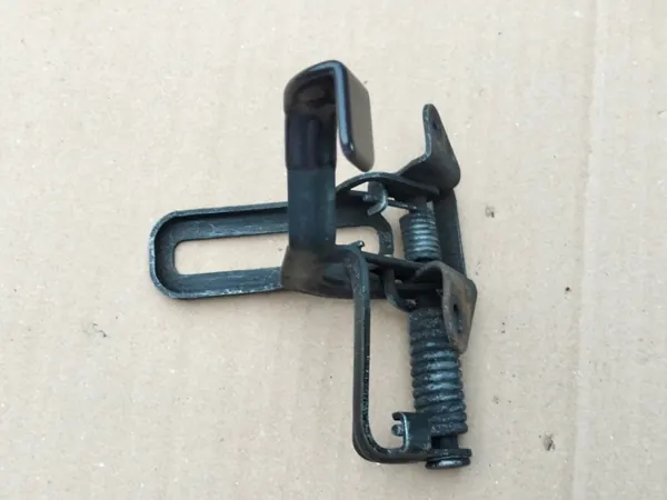 Verrou de Capot Toyota T29 OEM - État Utilisé image 3
