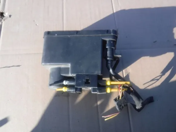 Centrale vergrendelingspomp OEM 1248001348 voor Mercedes W124 image 2