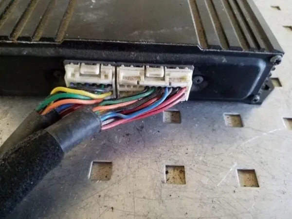 Hyundai Santa Fe II Radiovahvistin OEM 963002B800 image 3