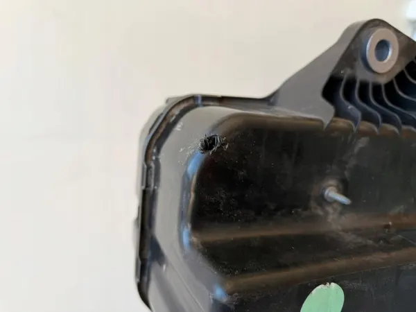 Réservoir AdBlue OEM 4113301AA pour Renault Trafic image 3