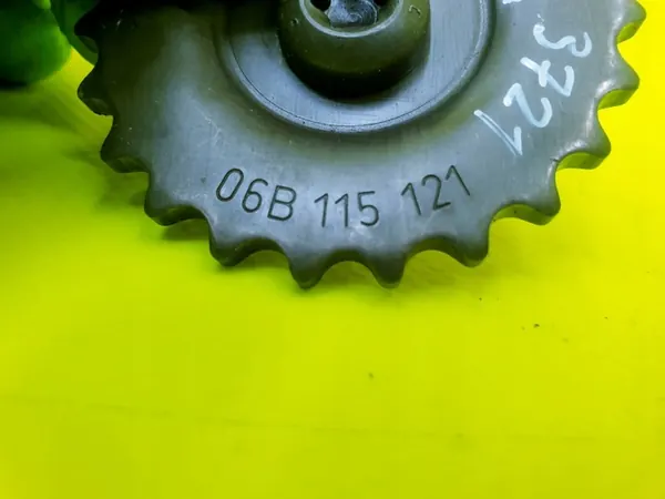 Olje Pump Gear Audi A4 B7 A3 8P A6 C6 2.0 TFSI 06B115121 image 2
