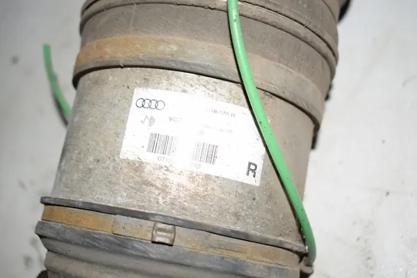 Audi A6 C6 Lift Främre Höger Luftdämpare 4F0616040T image 4