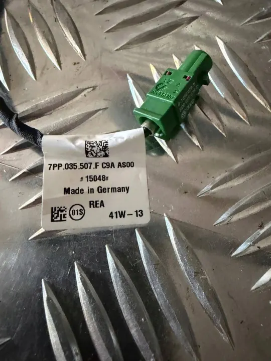 Porsche Cayenne 2014 Heck GPS Antenne OEM 7PP035507F image 3