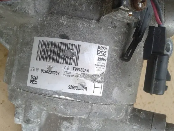 Compresseur A/C Dacia 926003541R image 2