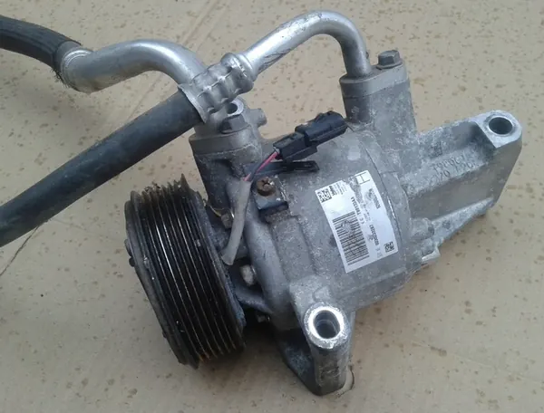 Compresseur A/C Dacia 926003541R image 3