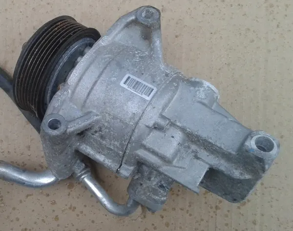 Compresseur A/C Dacia 926003541R image 5