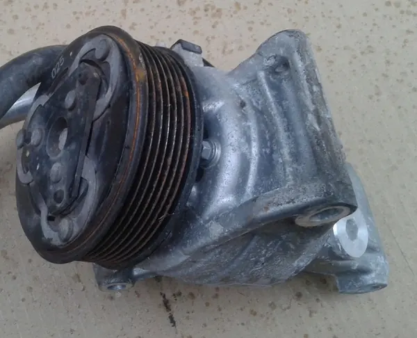 Compresseur A/C Dacia 926003541R image 7