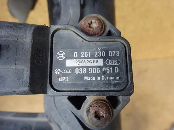 A3 8P GOLF VI 2.0 TFSI Intercooler Rohr Sensor OEM 1K0145770N image 4