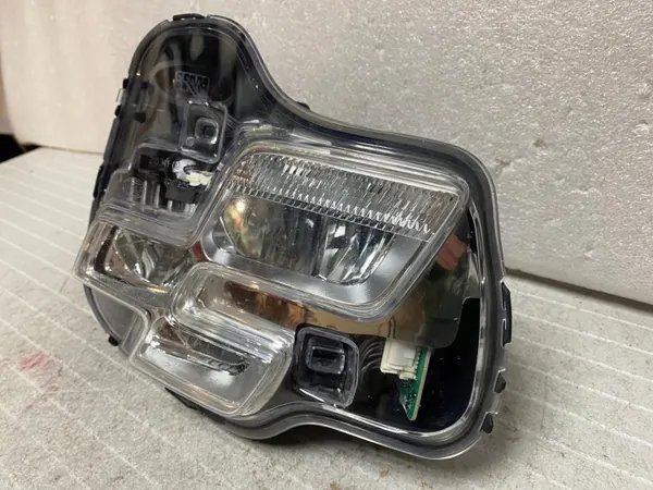 DRL Halogéneo LED Direito OEM 260A25277R para Renault image 3