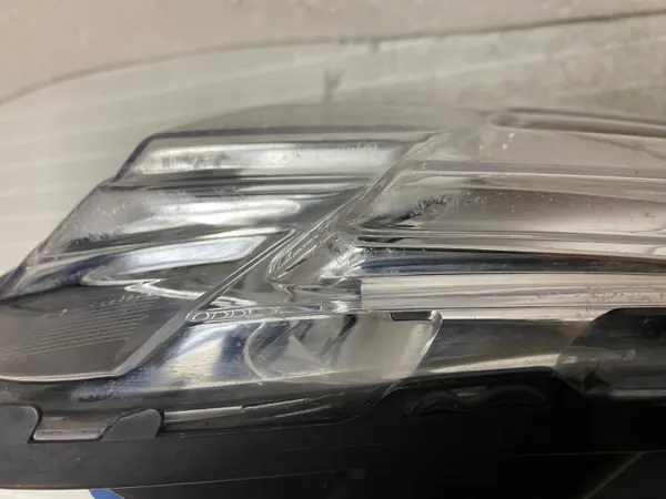 DRL Halogéneo LED Direito OEM 260A25277R para Renault image 4