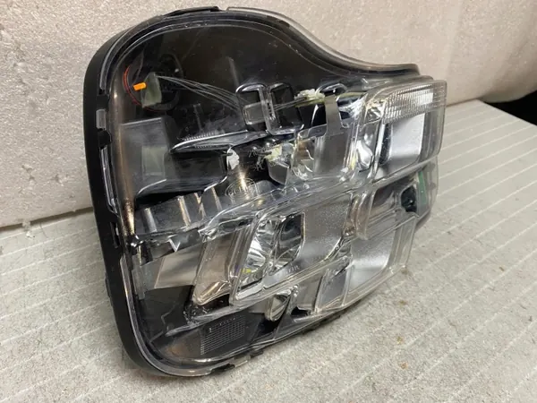 DRL Halogéneo LED Direito OEM 260A25277R para Renault image 5