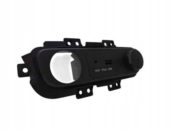 Kia Sportage AUX-pistorasia OEM 846323U000 image 3