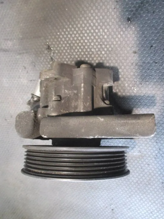 Ohjaustehostinpumppu BMW E61 M54B25 7516848 image 3