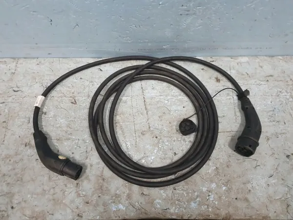 Porsche Taycan Latauskaapeli OEM 4N0971675C image 2
