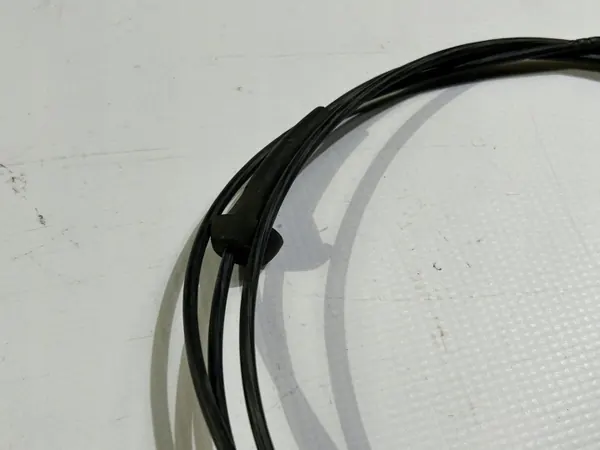 Cable apertura capó Jeep OEM 68032581 - Usado image 3
