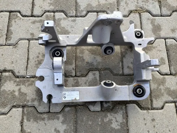 BMW iX3 G08 Ilmastointikompressorin Kiinnike OEM 5A6A685 image 2