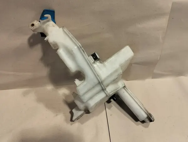 Pesunesteen säiliö Passat B6 3C0955453P image 2