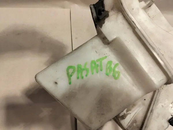 Pesunesteen säiliö Passat B6 3C0955453P image 4