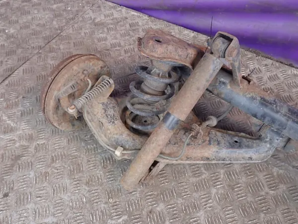 Fiat Cinquecento Seicento Eje Trasero Viga OEM Zawada-363181- image 3