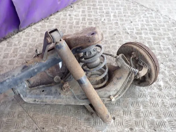Fiat Cinquecento Seicento Eje Trasero Viga OEM Zawada-363181- image 4