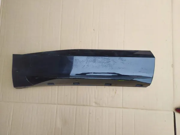 Renault Arkana Ovensuojus OEM 828206725R Oikea Taka image 2