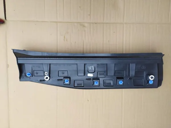 Renault Arkana Ovensuojus OEM 828206725R Oikea Taka image 4