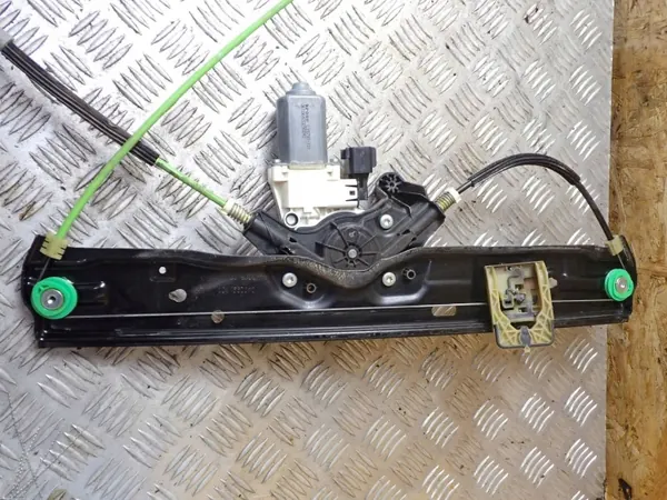 Jaguar F-Pace etuoven kaiutin OEM C40299101 Vasen image 3