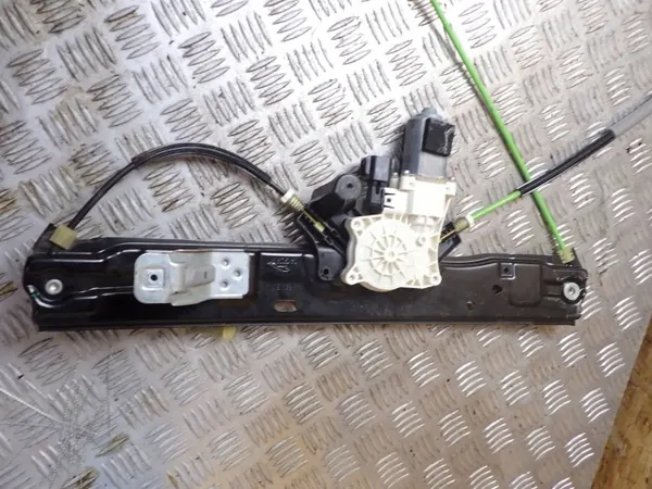 Jaguar F-Pace etuoven kaiutin OEM C40299101 Vasen image 5