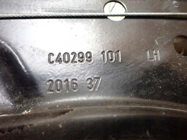 Jaguar F-Pace etuoven kaiutin OEM C40299101 Vasen image 7