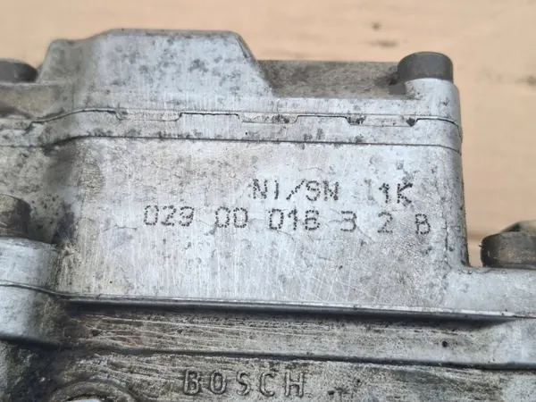 Volvo V70 I 2.5 TDI ruiskutuspumppu OEM 074130110M image 3